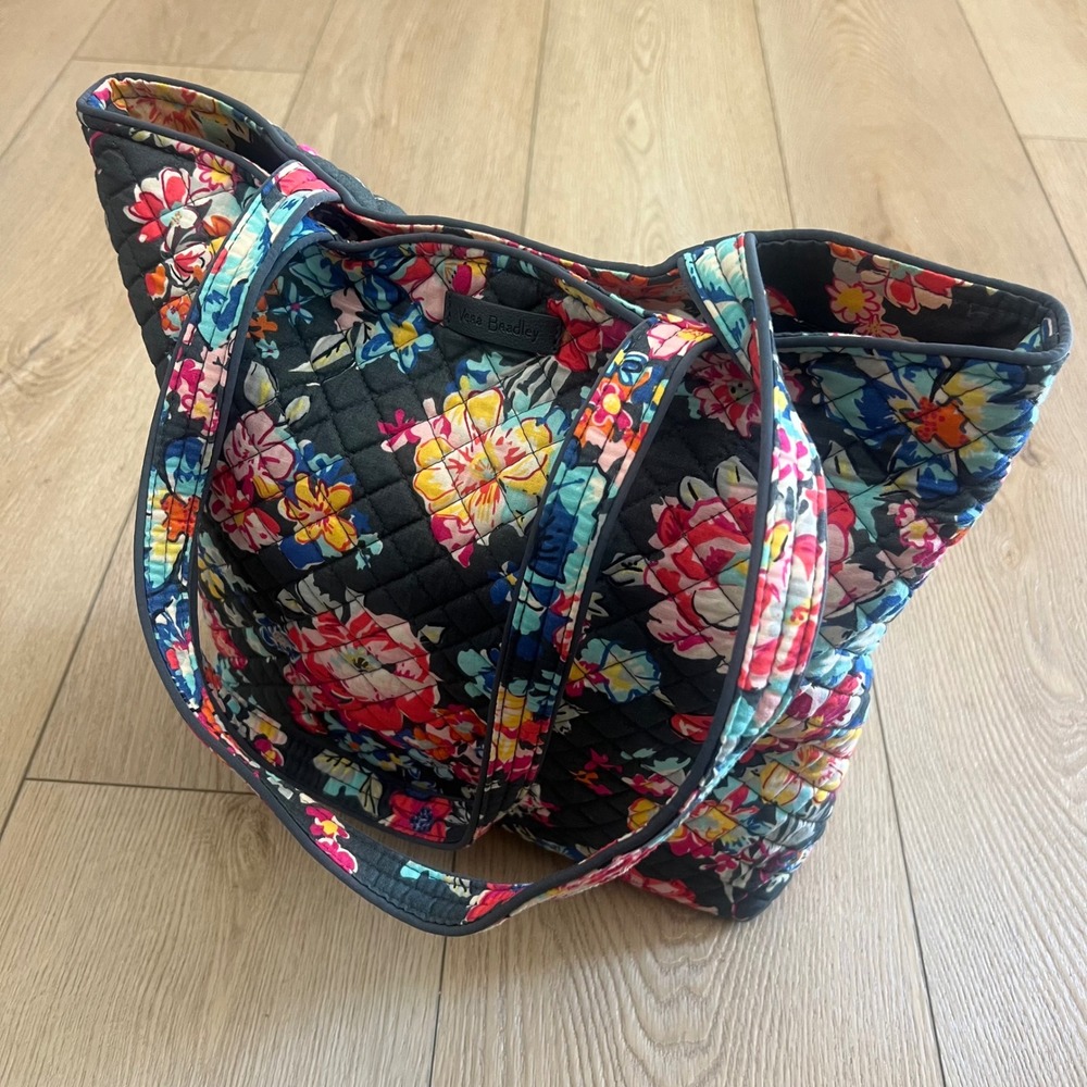 Vera Bradley Tote Bag Multi Pretty Posies Floral Quilted Double HandlesWomens